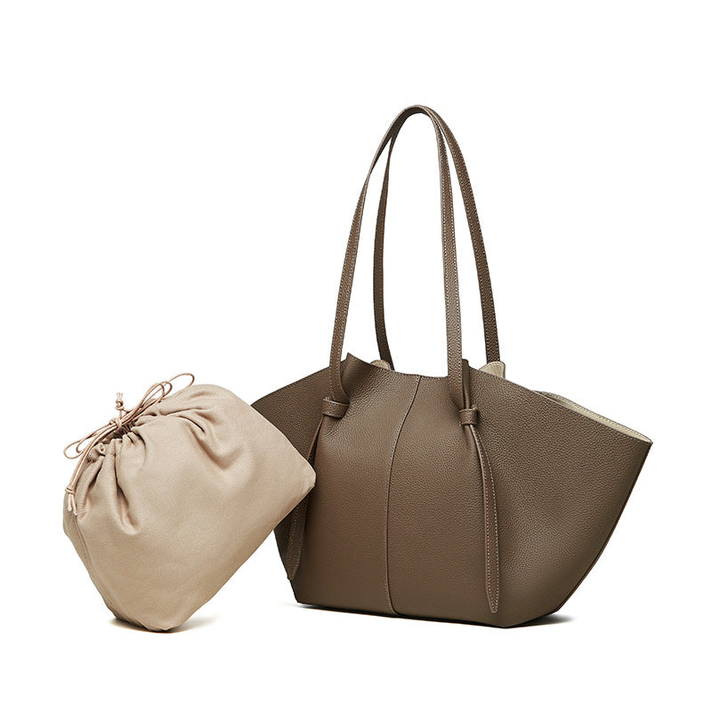 Luxe Tote Leather – Designed to Carry Your Entire Day in Style