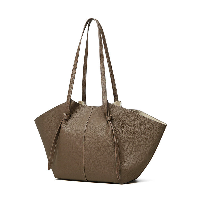 Luxe Tote Leather – Designed to Carry Your Entire Day in Style