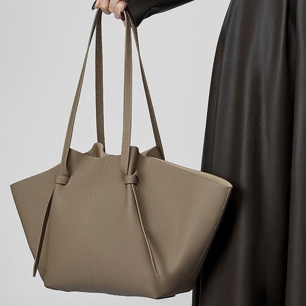 Luxe Tote Leather – Designed to Carry Your Entire Day in Style