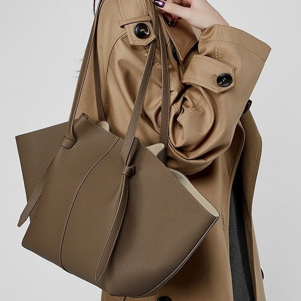 Luxe Tote Leather – Designed to Carry Your Entire Day in Style